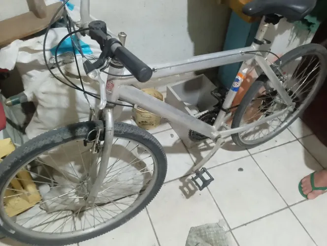 Vendo bicicleta de alumínio 300 aceito 300 proposta interessados *74