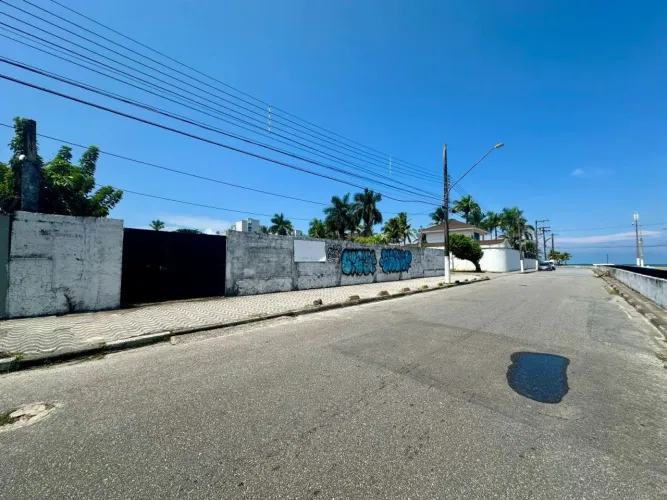 Terreno à venda na Enseada Guarujá / SP.