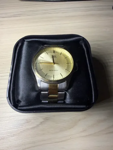 Relógio Q&Q Quartz Dourado