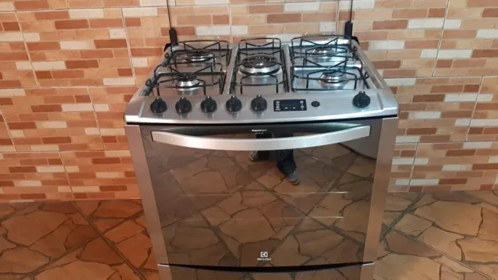 Fogão Electrolux inox 5 bocas em excelente estado.