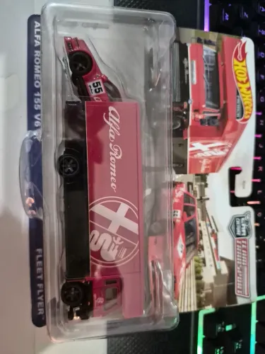 Hot wheels team transporte alfa romeo