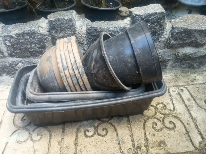 Jarro de plastico para o chão e parede