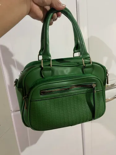 Bolsa a desapego, verde 20$ amarela 15$