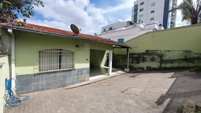 Casa a venda com 7 quartos, sendo 2 suítes, no bairro Ouro Preto em BH