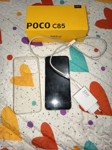 Celular com 3 meses de uso sem marca de uso já possui película está em perfeito estado.
