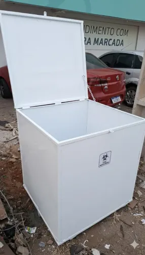 Lixeira pra lixo infectante. Capacidade 450 lts