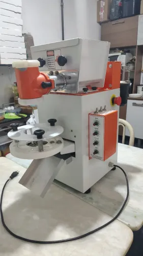 Máquina de modelar salgados Compacta Print