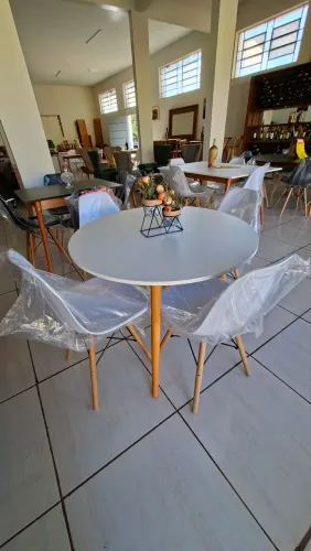 Mesa de jantar redonda com 4 cadeiras Eiffel