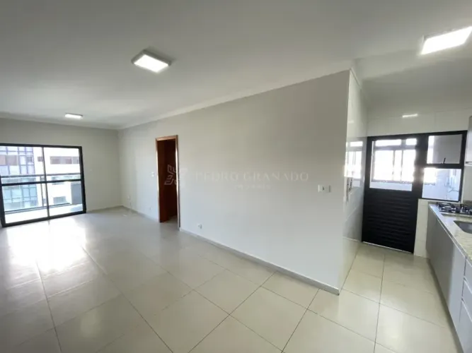Apartamento com 2 quartos com 1 suíte no centro de Maringá.