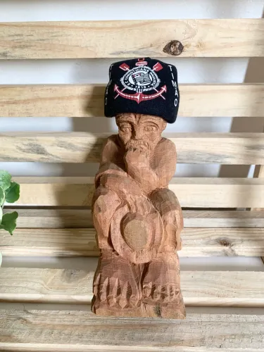 velhinho do corinthians - escultura em madeira