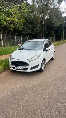 Ford Fiesta 1.6 16V Flex Aut. 5P 2014