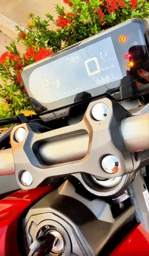 Cb650r - Toda Original, todos parafusos com lacre de fábrica 