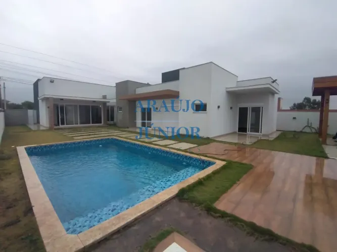 Casa de luxo em condomínio: 3 quartos, 3 suítes, 3 salas, 5 banheiros, 8 vagas, 334m² em N