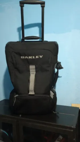 Mala de Viagem Oakley de Rodinhas Preta - Excelente Estado