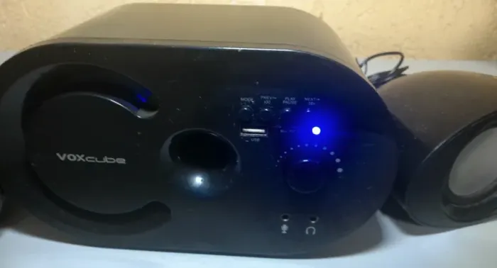 Vendo uma Caixa de Som ?FOXCLUBE? Usada em perfeito funcionamento com BLUETOOTH, MODELO =