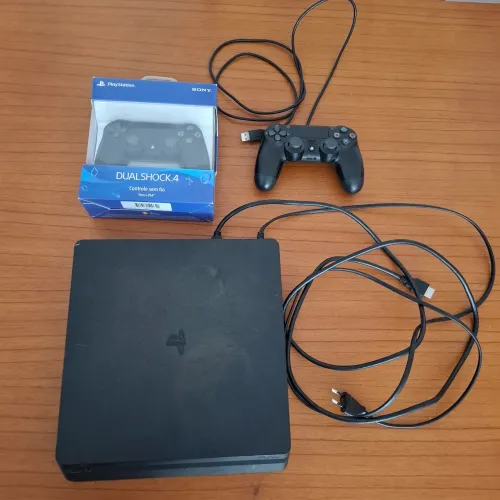 Ps4 + controle em perfeito estado.