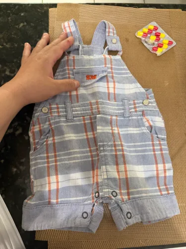 Jardineira bebê jeans, de 1 a 6 meses. 25,00