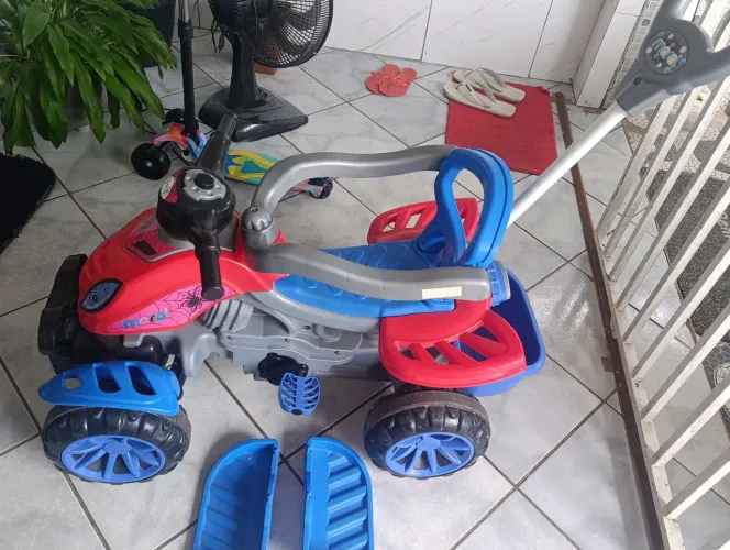 Vendo quadriciclo infantil do homem aranha 