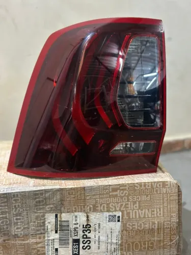Par de Lanternas Traseiras Renault Oroch 2017 Original - Ótimo Estado