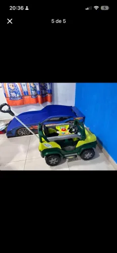 Carrinho de passeio infantil jipe calesita com pedal
