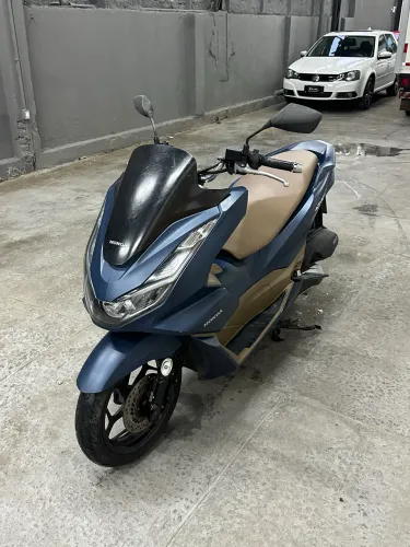 Honda pcx dlx 2023