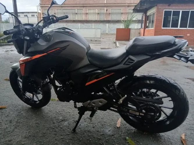 Fazer 250 muito nova,  toda revisada 