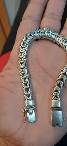 Pulseira de prata 925! Com 47 gramas e 22cm ..fecho gaveta!