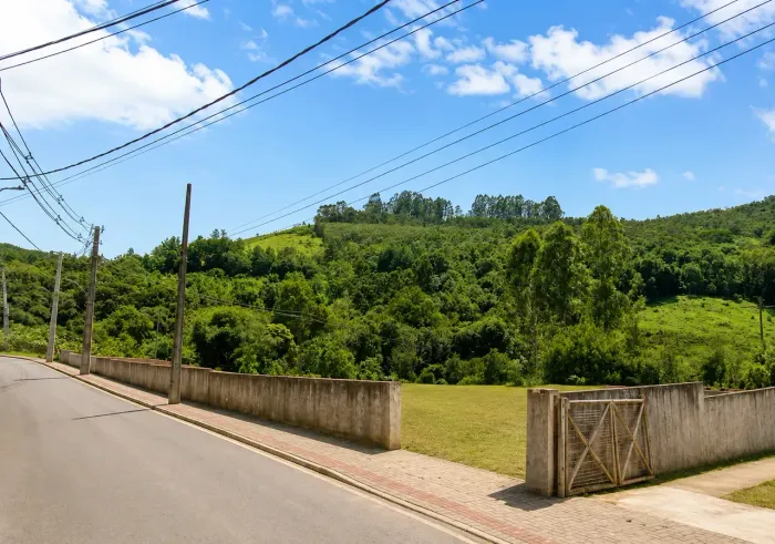 Terreno para venda possui 1600 metros quadrados em Centro - Tunas do Paraná - PR