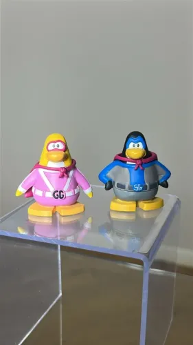 Dupla de Miniaturas Disney Club Penguin | Gama Gal e Shadow Guy Mix n Match