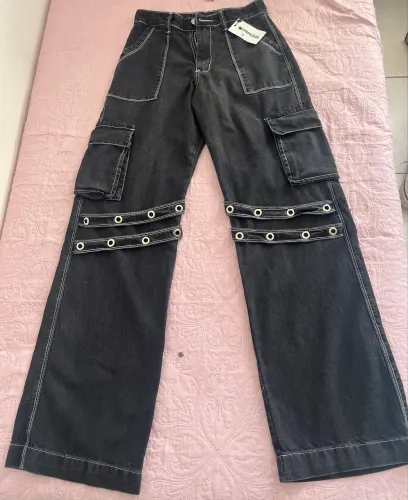 Calça cargo wide leg preta