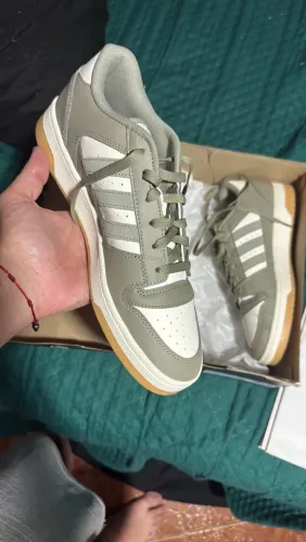 Tênis adidas