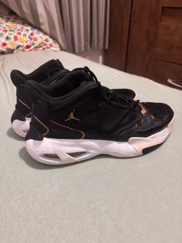 PRA VENDER RÁPIDO Nike Jordan max aura 4