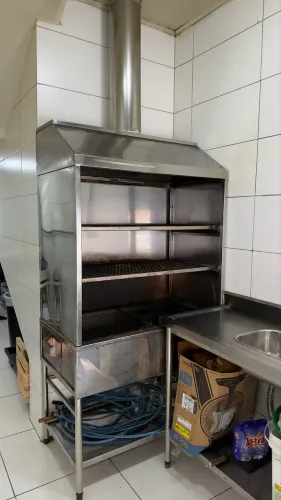 CHURRASQUEIRA NOVA 3 meses de uso apenas