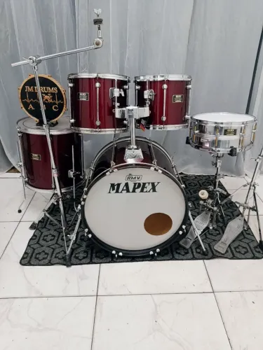 Bateria Mapex Vênus anos 90 com ferragens 
