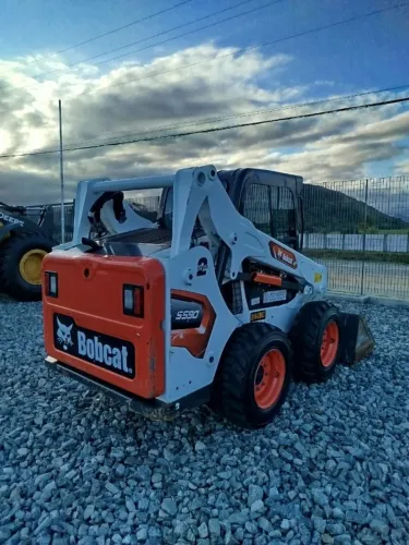 MINICARREGADEIRA BOBCAT S590