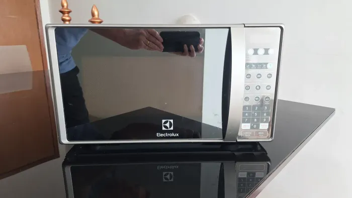 Micro-ondas Electrolux Cor Inox Espelhado 20 litros 220V 