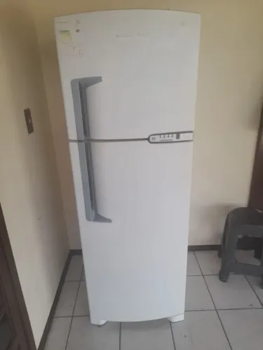 Vendo geladeira Brastemp Frost Free com garantia funcionando perfeitamente