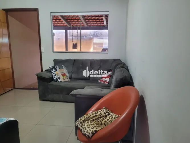 Casa residencial com 2 quartos disponível para venda no bairro Jardim Canaã em Uberlândia-