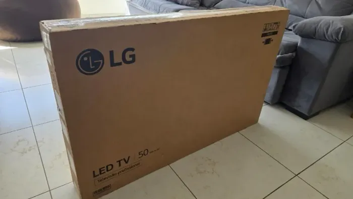 Smart TV de 50" LG UT801C com tela LED 4K 127/220V preto - Nova e Lacrada!