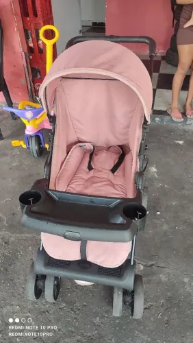 Carrinho de bebê tuttibaby