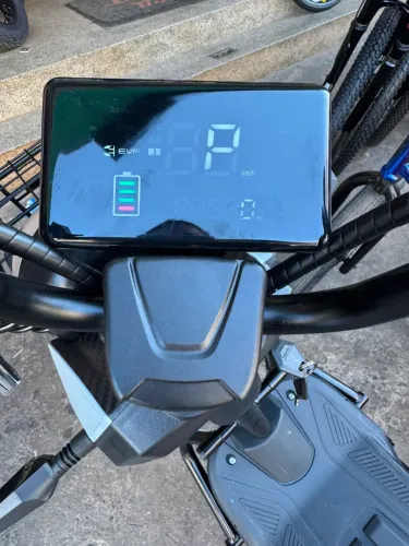 Bike elétrica 60v 1000w Bateria Litio Som integrado alarme NFC