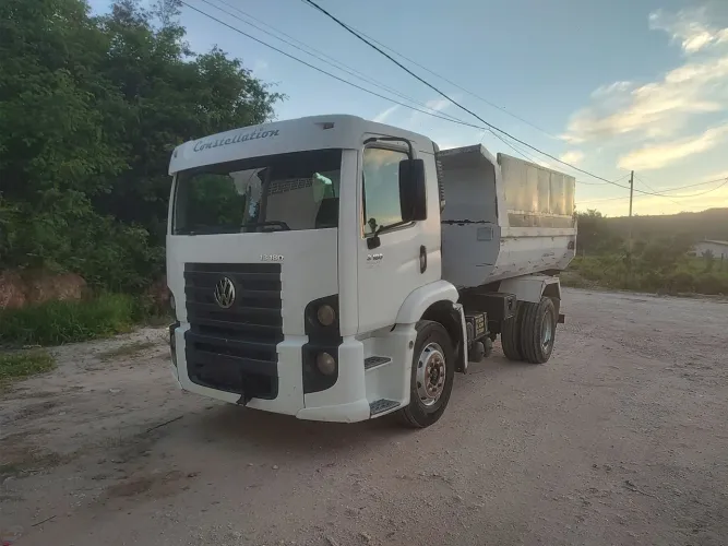 Caminhão caçamba toco 13-180