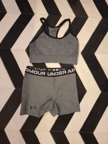 Conjunto fitness Under Armour e Primark chumbo p