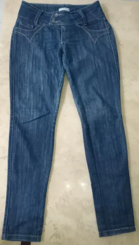 Jeans Usado Feminino tam 40 Barreds com defeito mas otimo preço desapego