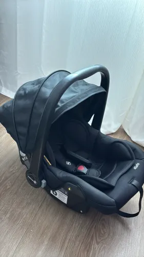Bebê conforto Safety 1ST Travel Sistem