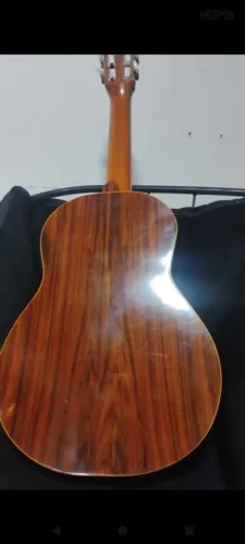 Vende-se violão