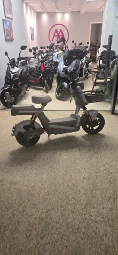 Scooter elétrica Aima