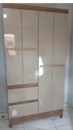 Guarda roupa madeirado