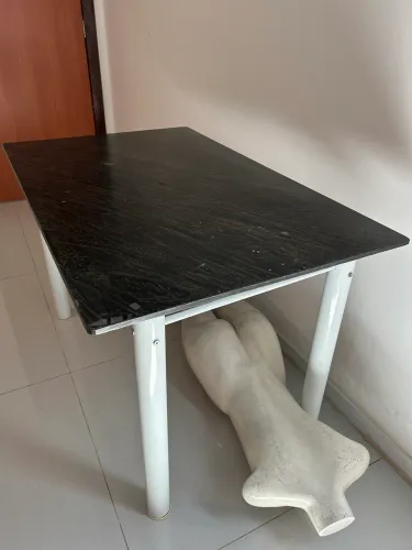 Mesa sem cadeira