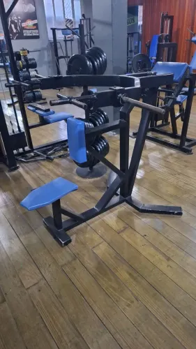 máquina articulada para exercícios ombros